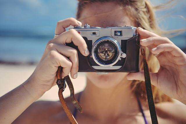 Using Pictures to Generate Clicks